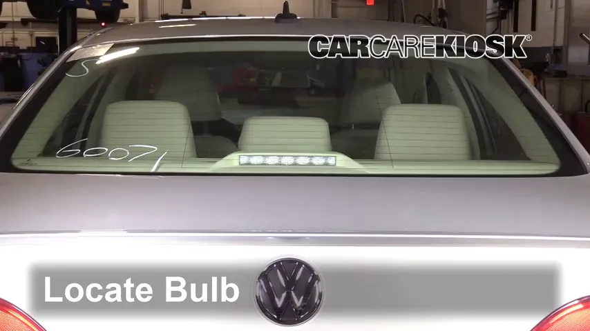 2012 Volkswagen Jetta TDI 2.0L 4 Cyl. Turbo Diesel Sedan Luces Luz de freno central (reemplazar foco)